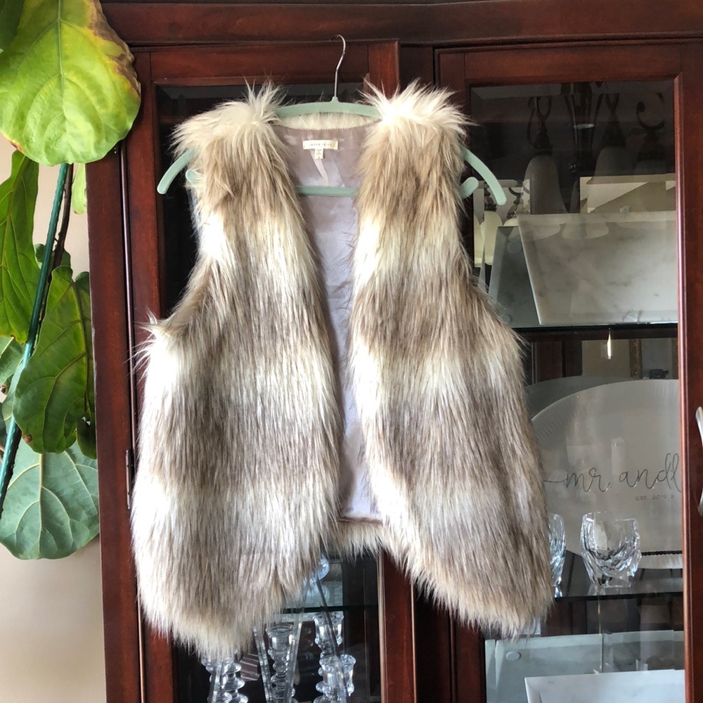 Under‎ Skies Faux Fur Vest 🐈‍⬛